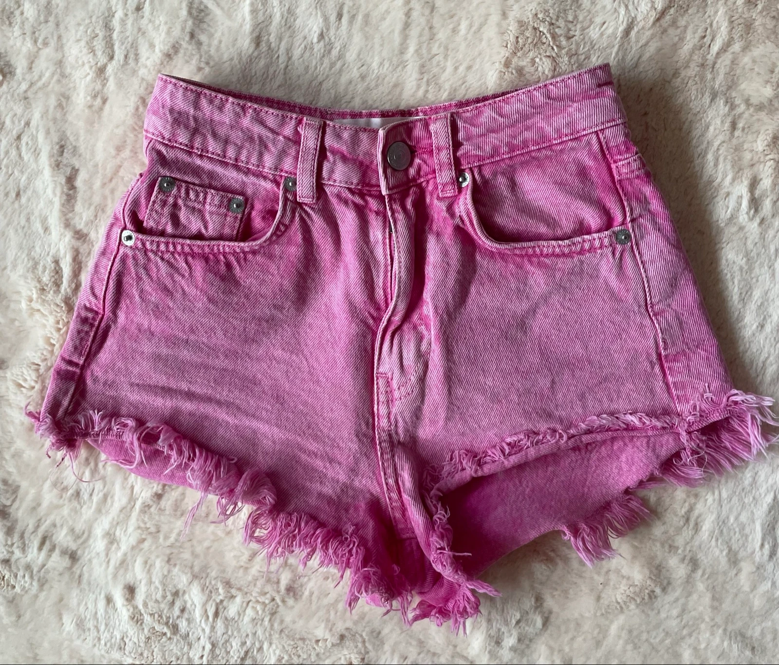 Short vaquero rosa Stradivarius talla 32 (XXS) de tiro alto